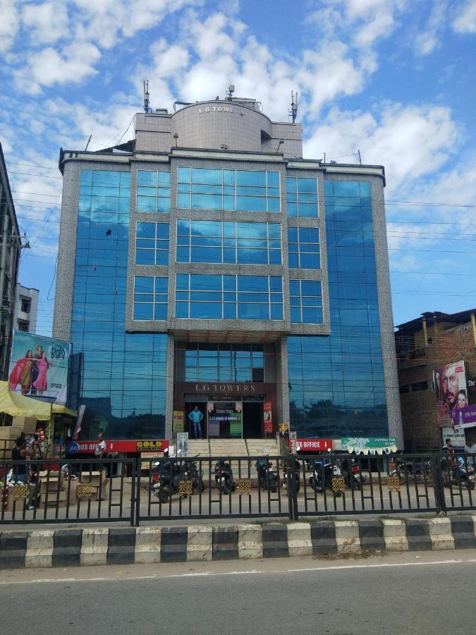 Lg Towers Hotel Guwahati Luaran gambar