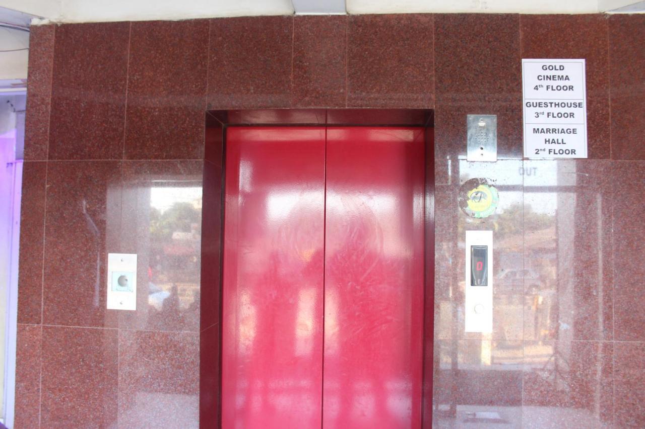 Lg Towers Hotel Guwahati Luaran gambar